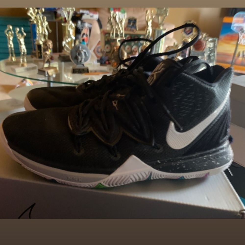 Nike Kyrie 5’s basketball shoes